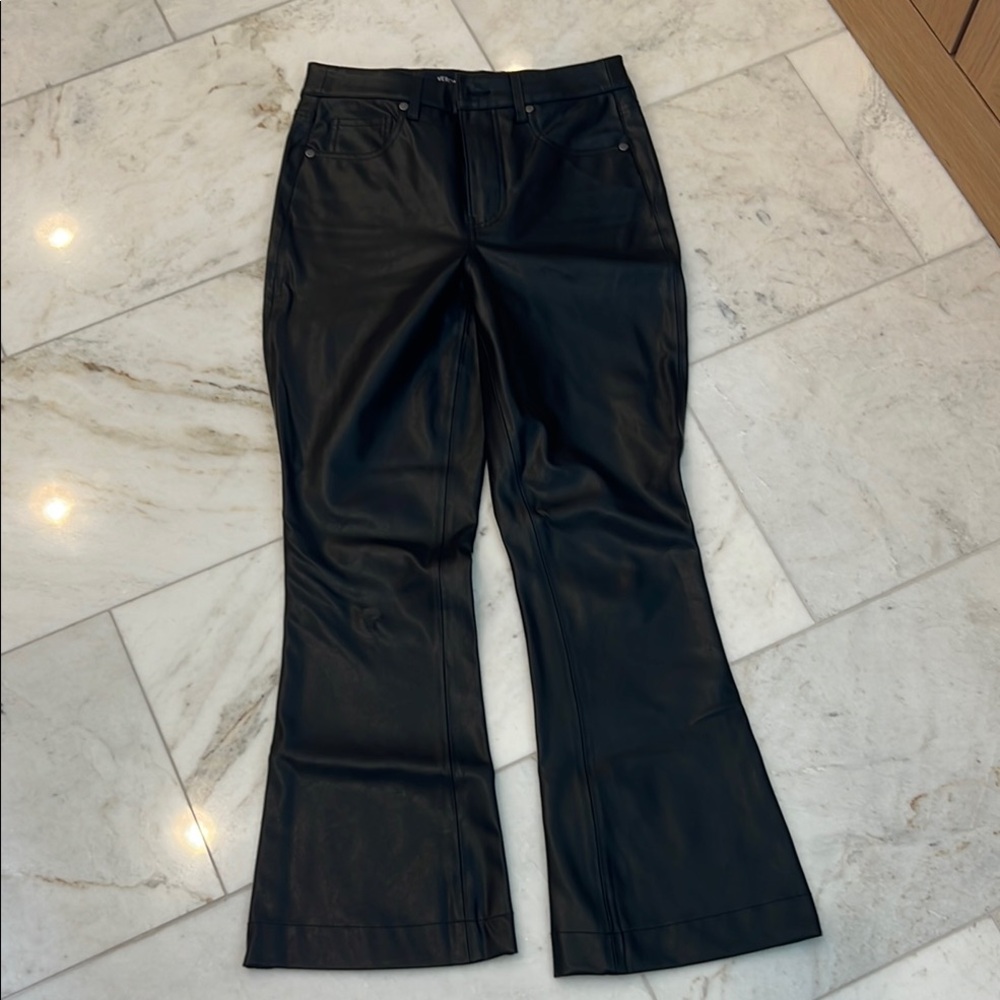 Veronica Beard Black leather like cropped ankle flare size 27